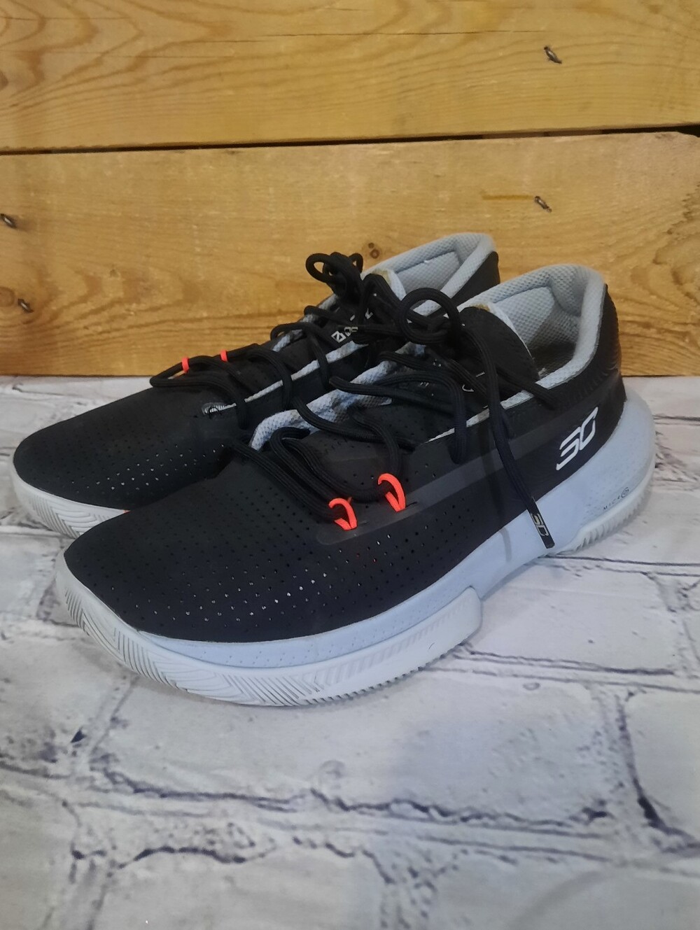 Boys 7Y Under Armour SC 3Zero III basketball shoes